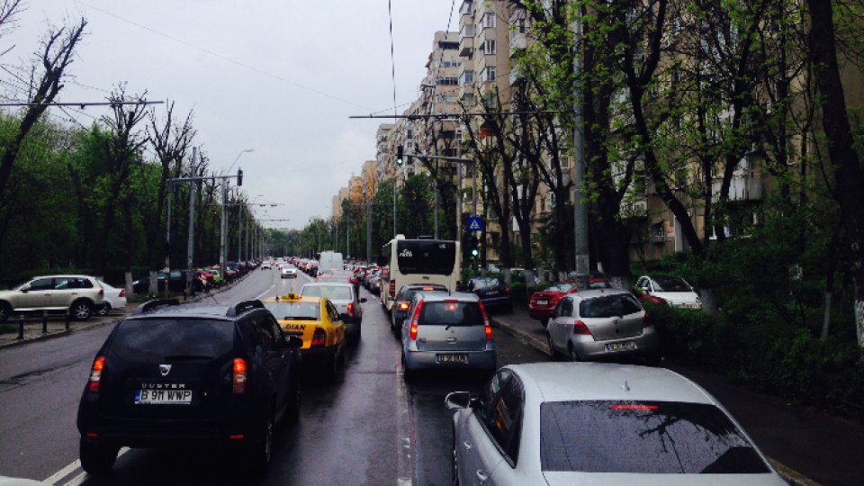 Semafoare defecte în mai multe intersecţii mari din Bucureşti