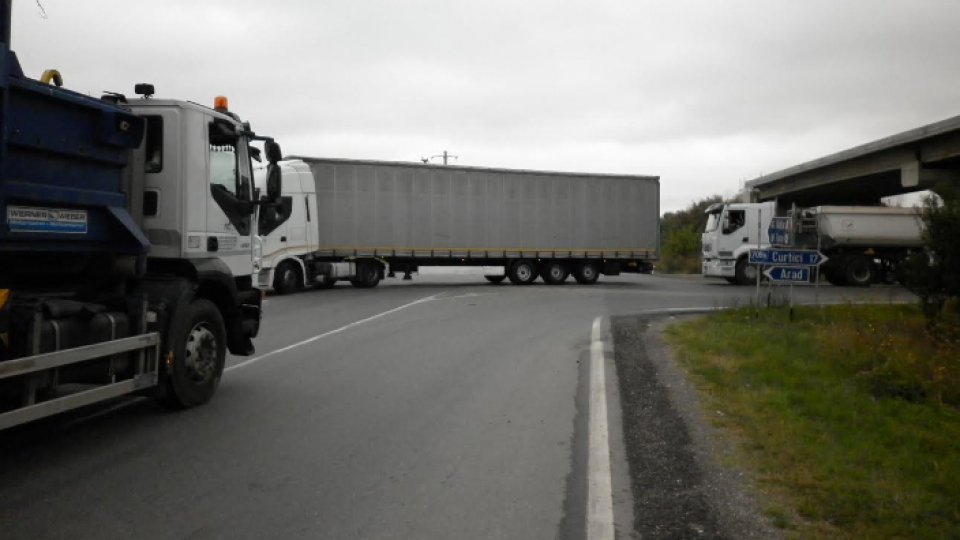 Circulaţie îngreunată în Bacău şi Bihor - protestul transportatorilor