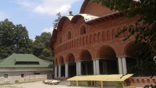 La Catedrala din Curtea de Argeş "încă se lucrează în curte şi la acoperiş"