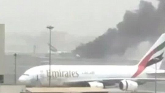 Avion în flăcări a aterizat de urgenţă în Dubai
