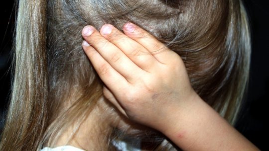 România "trebuie să-şi modifice legislaţia privind violenţa în familie"