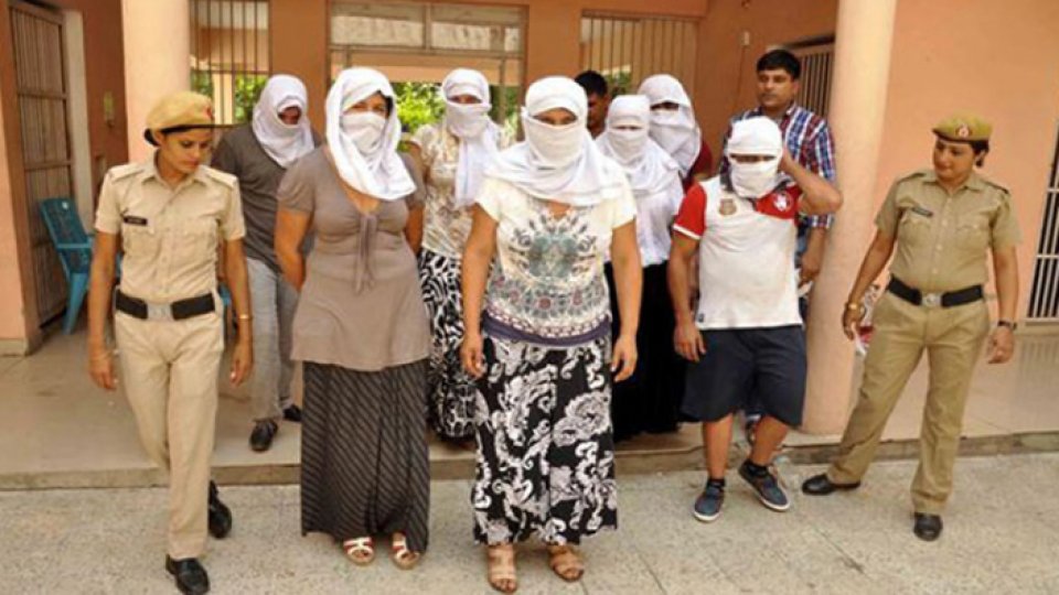 Români acuzaţi că fură din magazinele de bijuterii din India