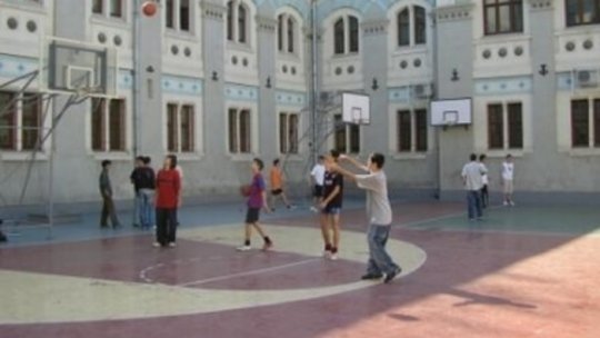 La Bucureşti a fost inaugurat programul pilot "Deschidem curtea şcolii"