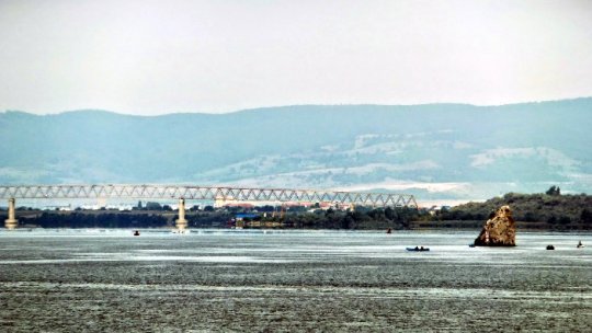 Epava toxică din Dunăre. Întrebări despre siguranța navigației fluviale