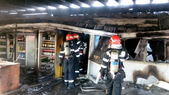 Incendiu la un restaurant din incinta Târgului Vitan