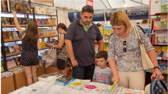 Ofertă bogată de manuale şi beletristică la Târgul Gaudeamus Carte Şcolară