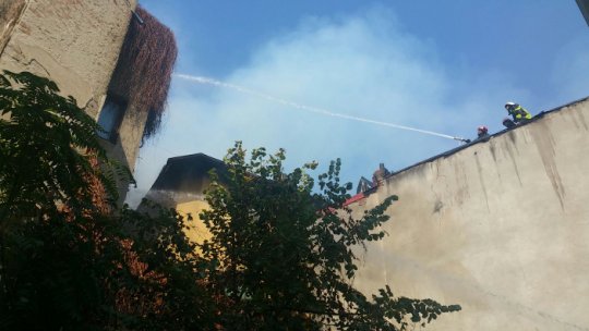 Elevii unei şcoli din Bucureşti, evacuaţi din cauza unui incendiu