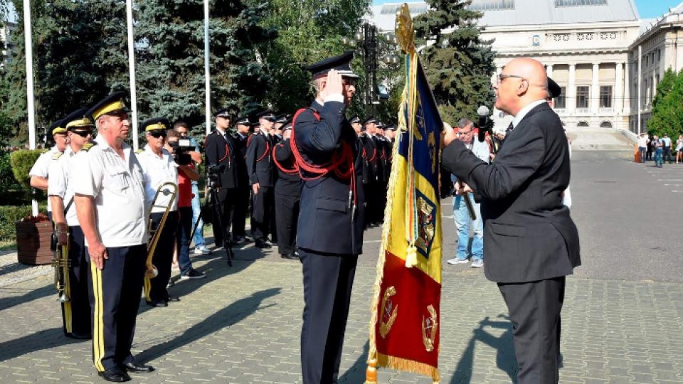 Pompierii din cadrul IJSU Prahova au primit Drapelul de luptă