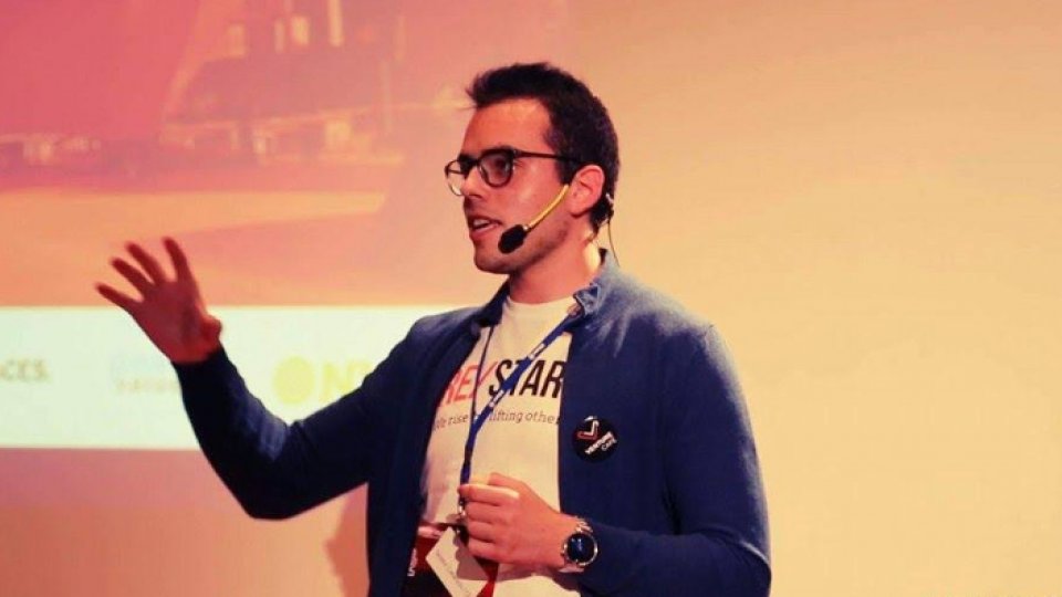 Tineri din România: Un român care ajută refugiaţii