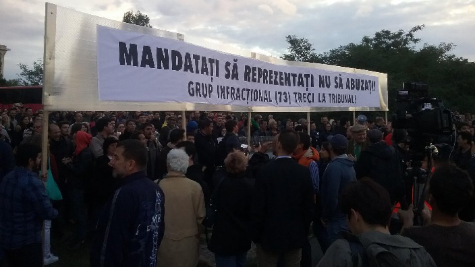 Manifestaţii contra respingerii urmăririi penale a lui Gabriel Oprea