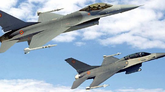 Piloții români aduc în țară primele F-16 din Portugalia