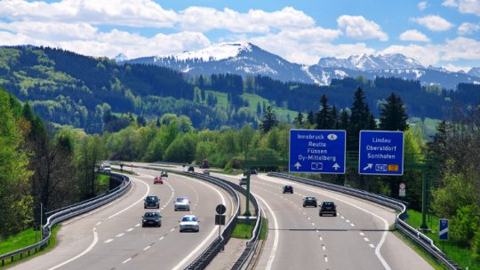 Comisia Europeană acţionează în instanţă Germania pentru taxa de autostradă