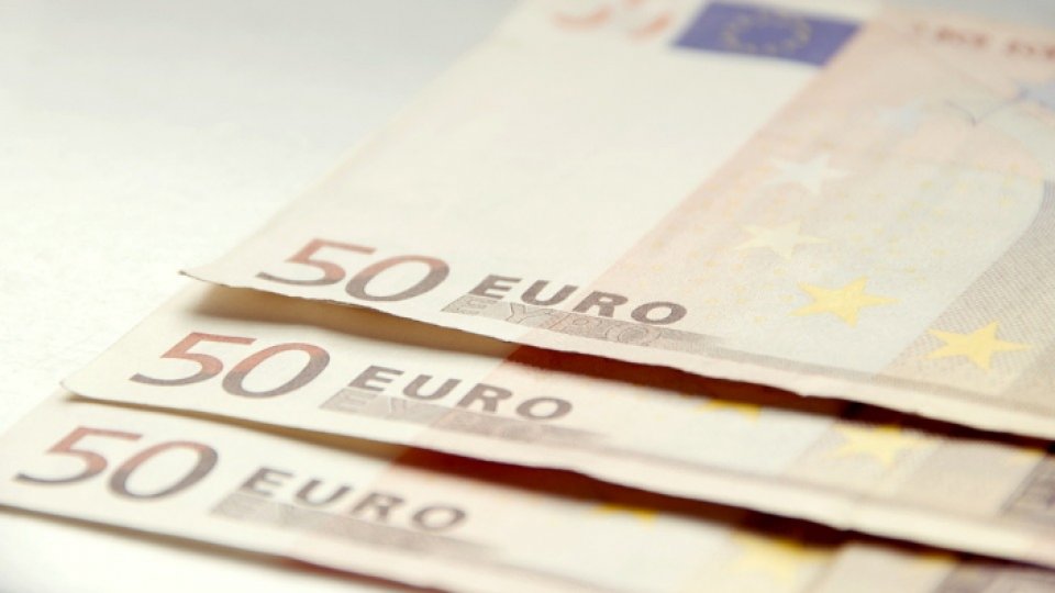 Sute de mii de euro găsiți ascunşi sub scaunul şoferului