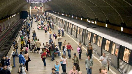 Metroul bucureştean funcţionează la capacitate maximă pe toate magistralele