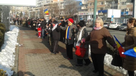 Hora Unirii la monumentul lui Cuza de la Pitești