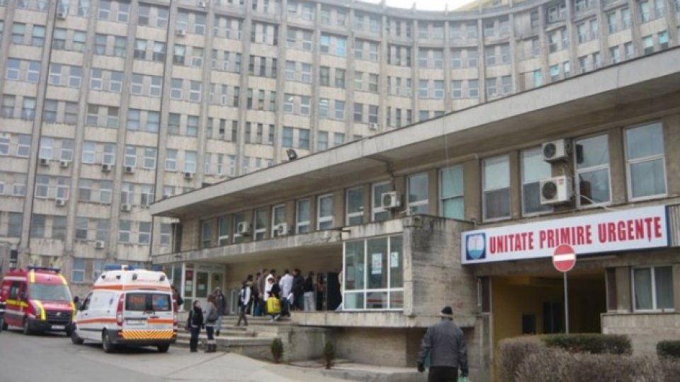 Spitalul Tulcea: Pacient lăsat căzut pe podea. Conducerea spune că era băut
