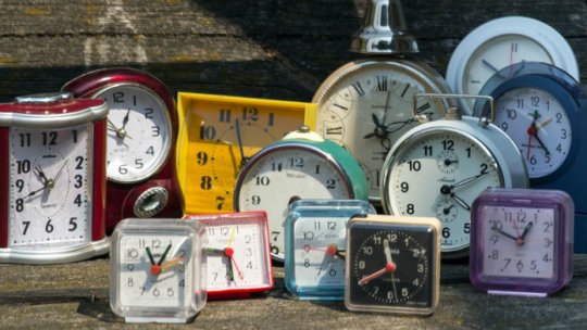 România trece la ora oficială de iarnă