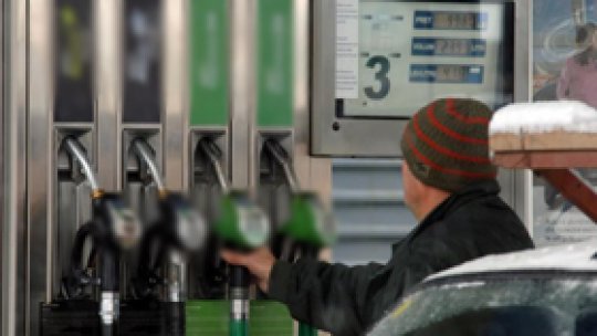 Benzina s-a scumpit din cauza preţului barilului de petrol