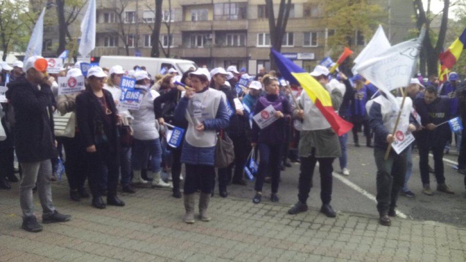 Protest al sindicaliştilor afiliați BNS în faţa Prefecturii Timiș