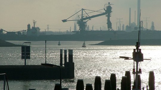 Deficitul balanţei comerciale, în creştere