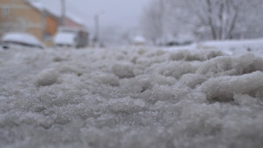 Bistriţa-Năsăud: Trenuri blocate în gări din cauza zăpezilor