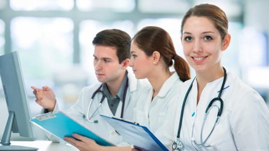 Medicii români pleacă din ţară