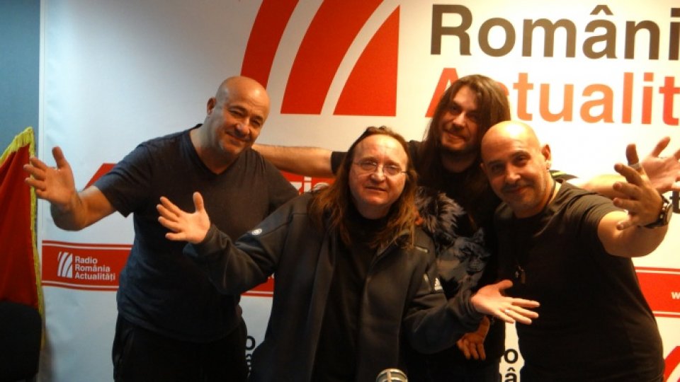 Invitați: Mike Godoroja & Blue Spirit