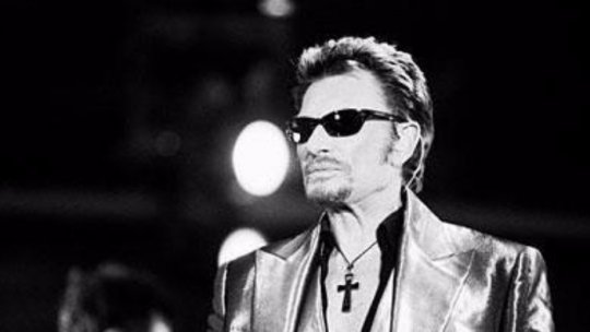 A încetat din viaţă legenda rock-ului francez Johnny Hallyday
