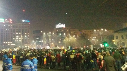  Proteste în Piaţa Victoriei din Bucureşti, pentru a treia seară consecutiv