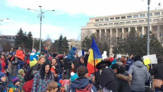 Proteste ale părinţilor însoţiţi de copii la Bucureşti, Timişoara și Braşov