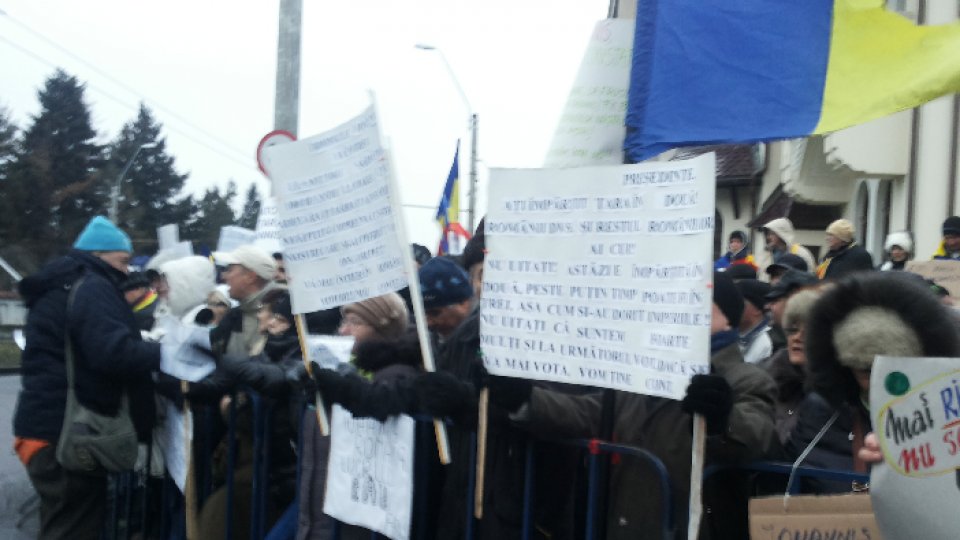 A treia zi de proteste în faţa Palatului Cotroceni