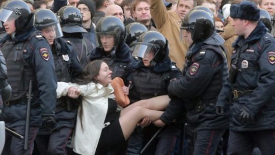 UE cere eliberarea "fără întârziere" a protestatarilor reţinuţi în Rusia