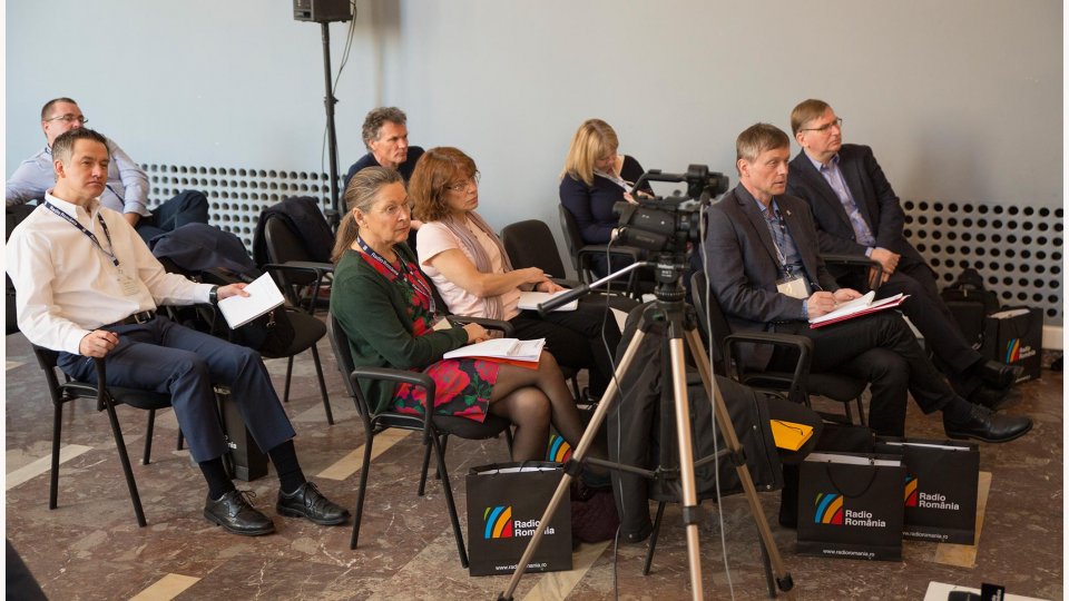 Radiourile publice schimbă comunitatea