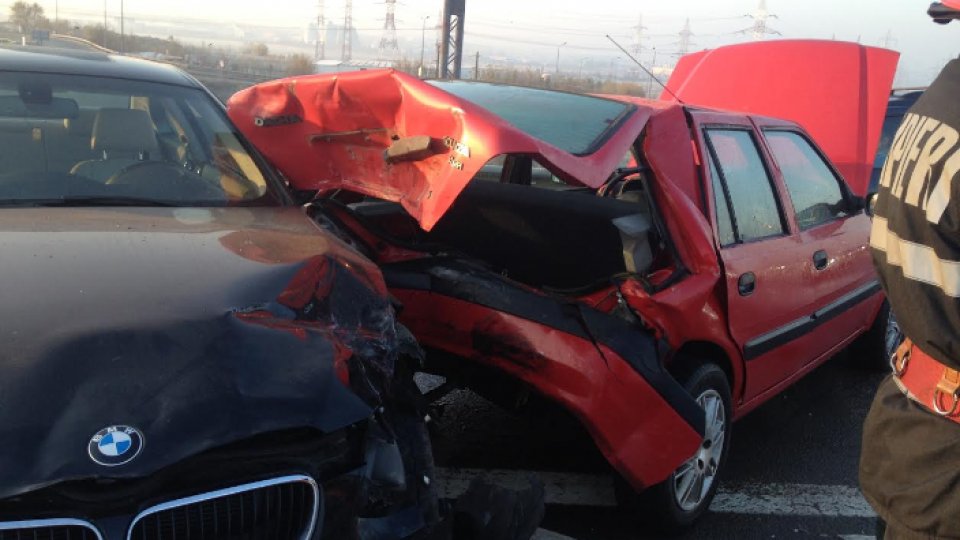 Şapte autovehicule, implicate într-un accident în Bucureşti