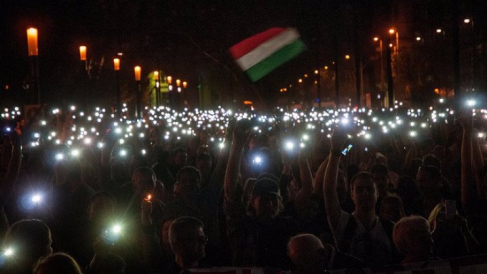 Zeci de mii de oameni au protestat la Budapesta