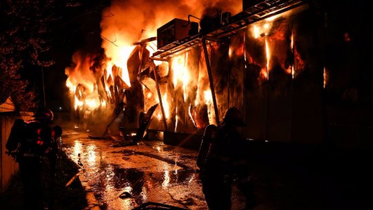Un mort și un rănit în urma unui incendiu la un depozit din Afumați
