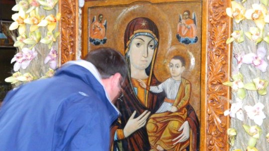 Creştinii ortodocşi sărbătoresc vineri Izvorul Tămăduirii