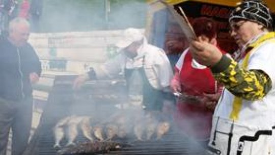 Pe faleza Dunării de la Galaţi are loc Festivalul Scrumbiei