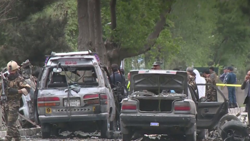 Creşte tragicul bilanţ al exploziei de la Kabul
