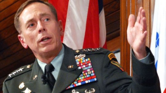 Petraeus: Rusia foloseşte internetul pentru a influenţa politica mondială