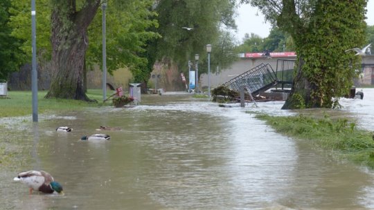  Avertizări hidrologice pentru mai multe râuri unde se aşteaptă inundaţii