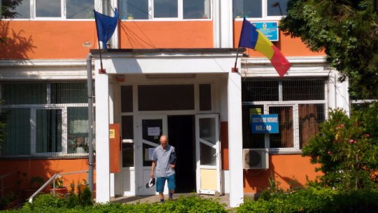 Alegeri locale parţiale cu prezenţă slabă