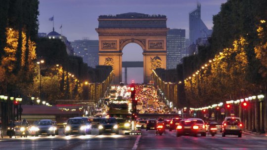 Posibil atac terorist la Paris pe bulevardul Champs-Élysées 