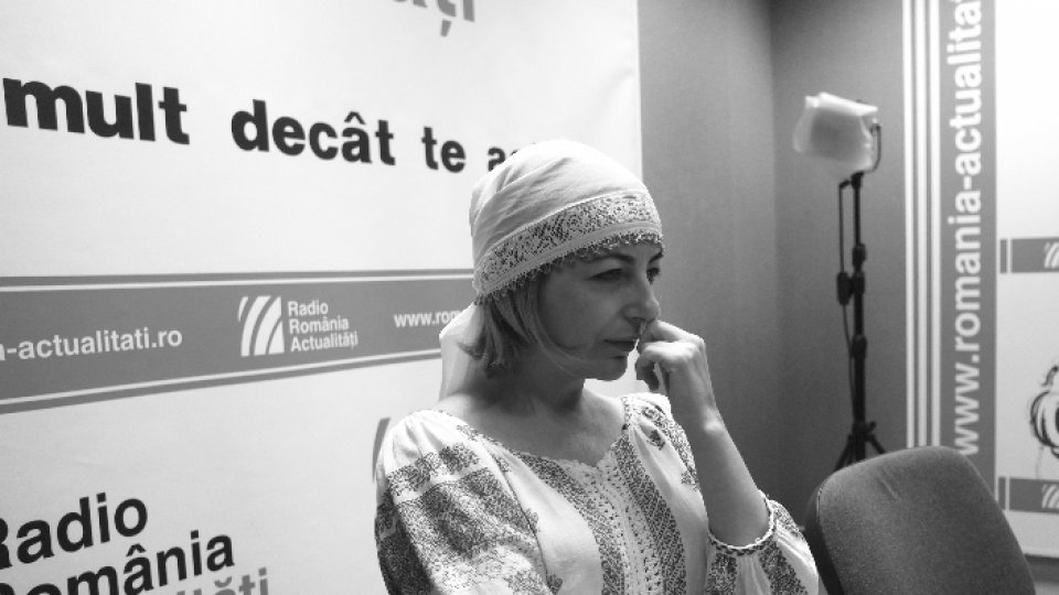 Ia renaşte în fiecare an, în luna iunie ca Pasărea Măiastră.