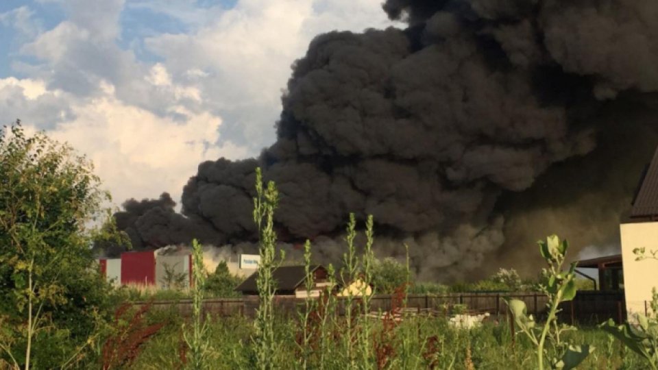 FOTO/VIDEO: Incendiu puternic în localitatea Baloteşti de lângă Bucureşti