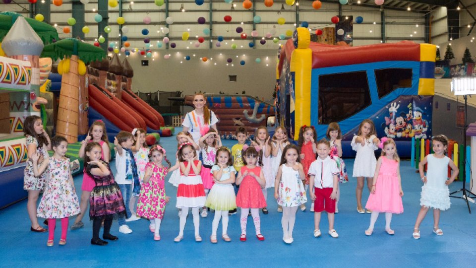 Cum se trăieşte iubirea atunci când eşti mic?