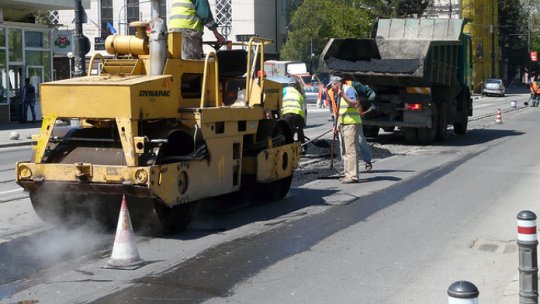 În Bucureşti au reînceput acţiunile de asfaltare