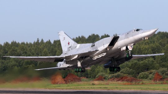 Două bombardiere ruseşti, detectate zburând spre sudul Mării Negre