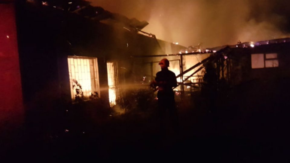 Incendiu la fosta fabrică de mobilă din Târgu Neamţ