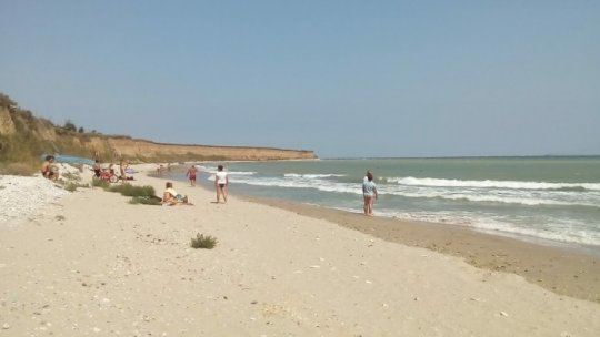 Un om a murit înecat şi alţi patru au fost salvaţi din valuri, pe litoral